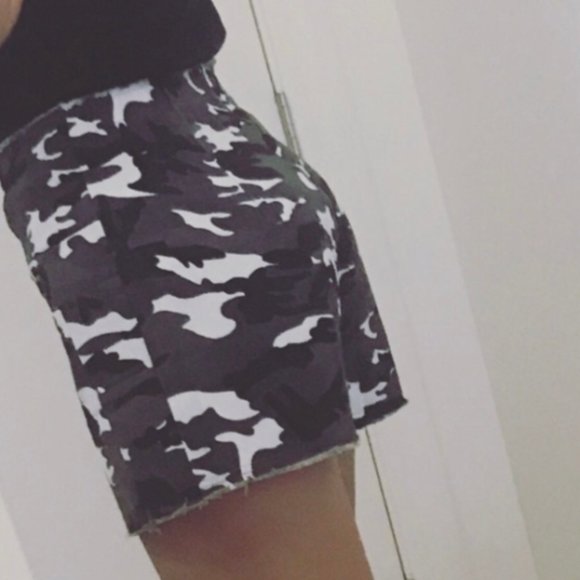 High Waist Camouflage Shorts SZ S - Picture 4 of 7